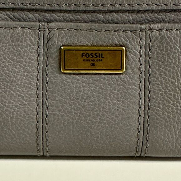 Fossil Gray Leather Medium Size Wallet - Picture 2 of 6